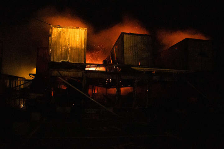 Вночі Києвом прокотилася серія підпалів (фото, відео)