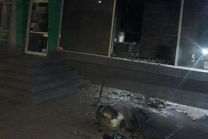 Нічні підпали магазинів у Києві: поліція відкрила провадження (фото)