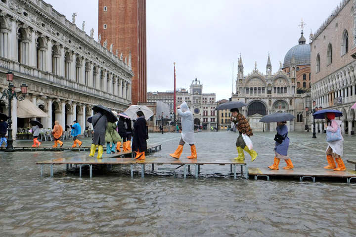 Найбільша катастрофа за останні півстоліття: затоплено понад 80% острівної частини Венеції (фото, відео)