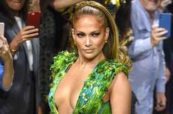 Дженнифер Лопес рассказала, как режиссер домогался ее, просив показать голую грудь