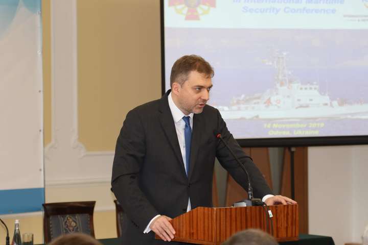 Військові загрози для України в Чорному та Азовському морях постійно зростають, - Загороднюк