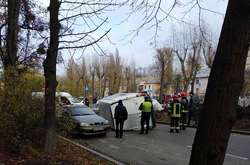 В результаті зіткнення Ford перекинувся