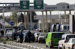 Петер  Сійярто не пояснив чому величезні черги зазвичай виникають саме на угорському боці перетину кордону 