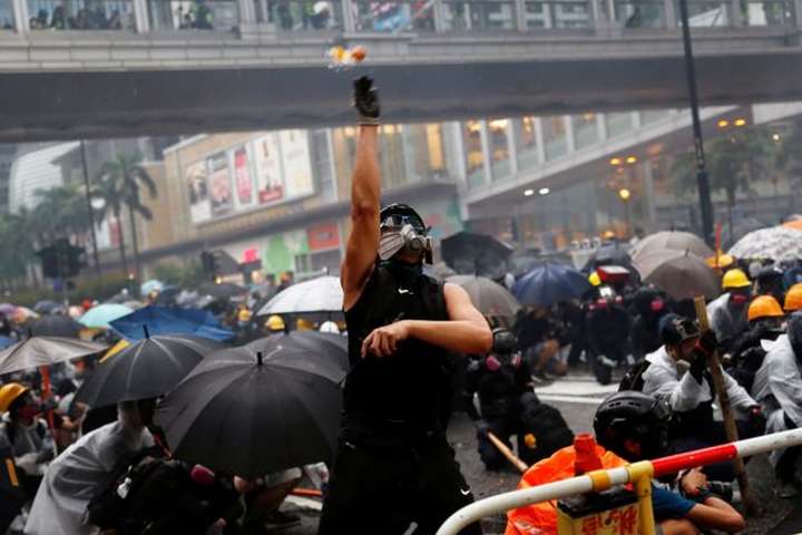 Лідер Китаю пригрозив Гонконгу втратою автономії через протести