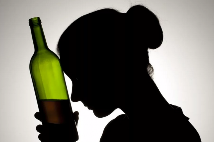 Бросила любимая девушка - поможет ли алкоголь?