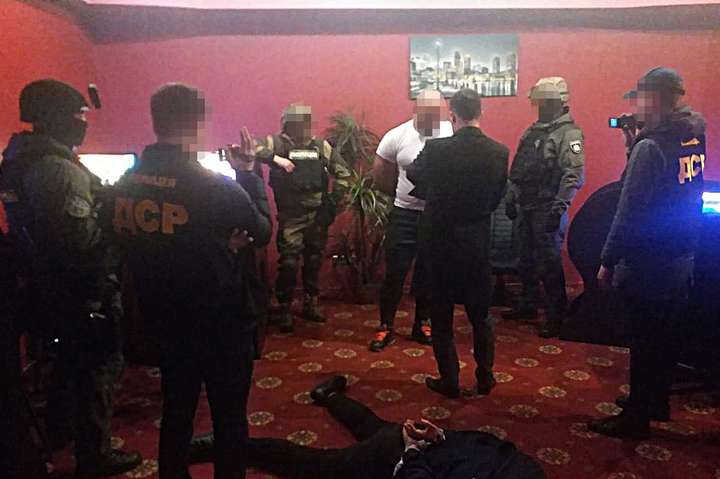 Правоохоронці затримали у Києві банду «колекторів» (фото, відео)