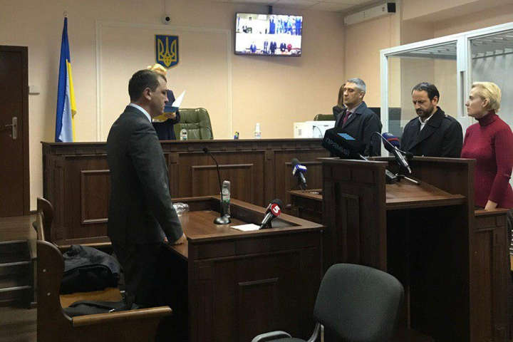 Хабар у $300 тисяч: суд відправив під домашній арешт чиновницю Офісу президента 