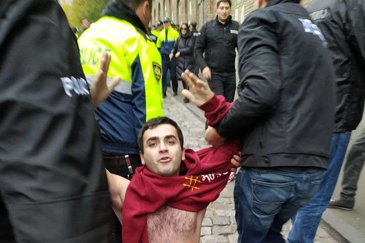 У Грузії продовжуються сутички протестувальників з поліцією – є постраждалі