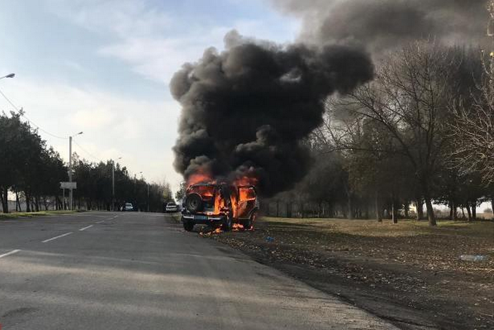 Загорівся на ходу: в Одеські області вщент вигорів поліцейський автомобіль