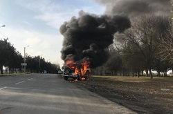 Загорівся на ходу: в Одеські області вщент вигорів поліцейський автомобіль