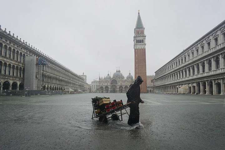 Повінь у Венеції: площу Святого Марка відкрили для туристів