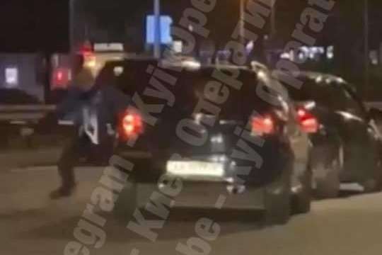 У Києві конфлікт між водіями закінчився моторошною подією (відео)