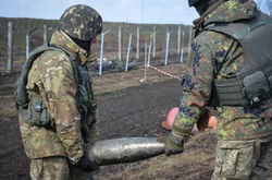 Внаслідок вибухів на арсеналі у Балаклії загинули двоє саперів