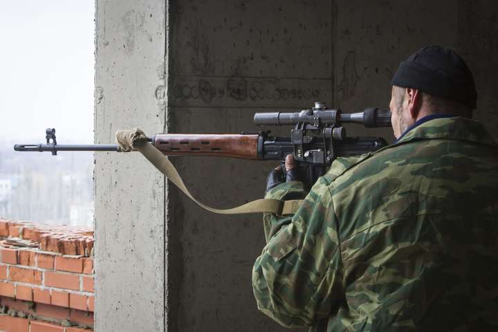 На Донбасі активізувалися снайпери бойовиків: один український боєць загинув