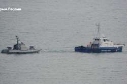 Українські кораблі пройшли під Кримським мостом (оновлено)