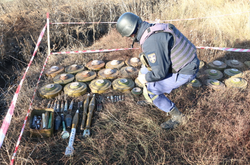 Сапери вже розмінували 12 гектарів біля Петрівського