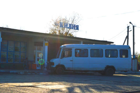 На Одещині невідомі в приміщенні автостанції стріляли в місцевого жителя