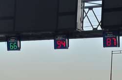 Електронні табло на Столичному шосе фіксують швидкість автомобілів (фото)