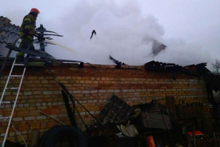 На Київщині під час пожежі у будинку загинув чоловік
