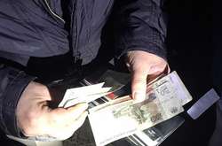 Під час поверхневого огляду у затриманих вилучено гроші в іноземній валюті
