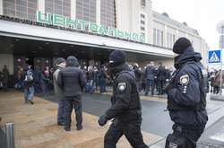 Невідомий знову «замінував» Центральний залізничний вокзал Києва