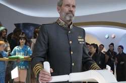  &laquo;Доктор Хаус&raquo; Хью Лори играет капитана одного из космических кораблей 