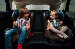 Вже завтра почнуть штрафувати водіїв за перевезення дітей без автокрісла 