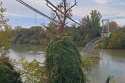 У Франції внаслідок обвалу мосту загинули дві людини