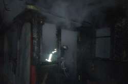 Будинок було повністю охоплено вогнем