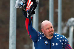 Семье умершего американского бобслеиста вручили олимпийские медали Сочи