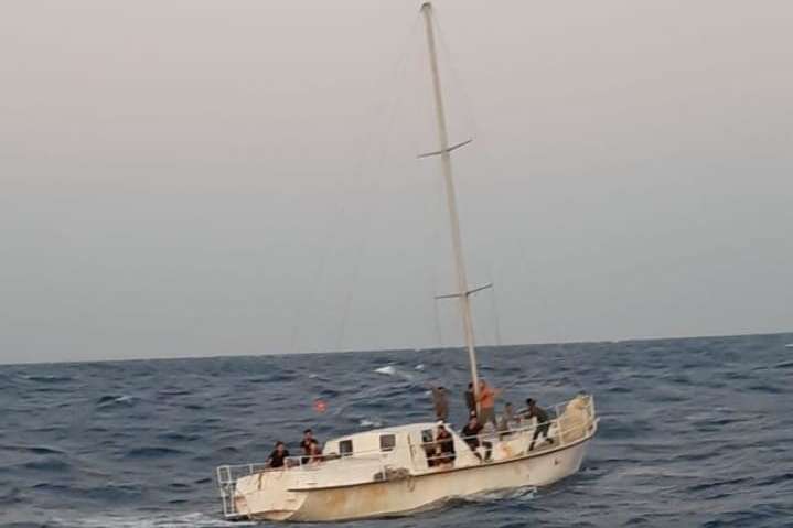 Береговая охрана Италии задержала яхту с украинцами
