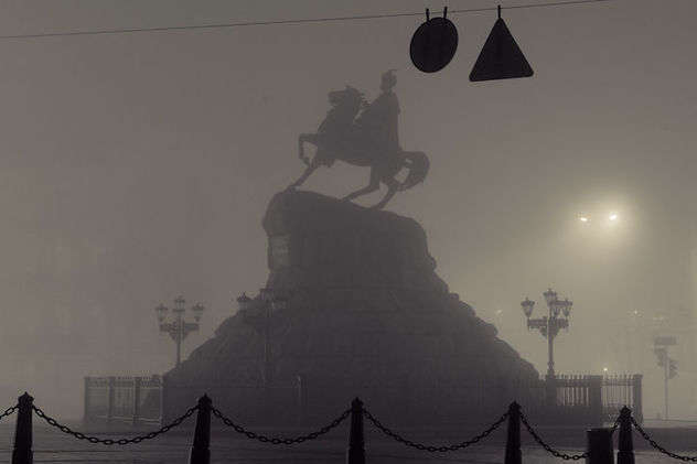 Туман і мряка: у Києві оголошено жовтий рівень небезпеки