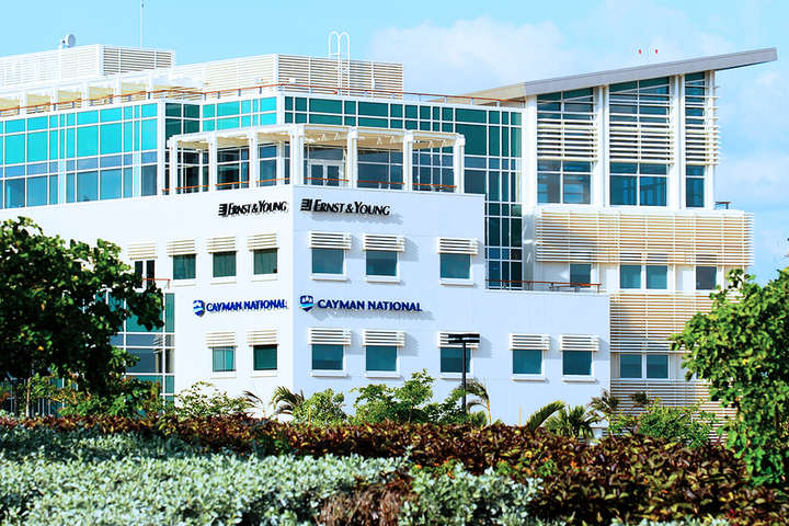 Хакери зламали офшорний Cayman National Bank, витік даних порівнюють з «панамським архівом», - ЗМІ