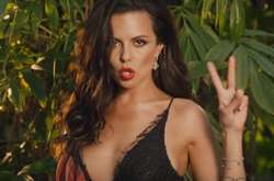  Супруга Потапа освежила свой образ светлыми бликами в волосах 
  