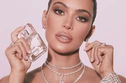 Ким Кардашьян с сестрами показали соблазнительные образы