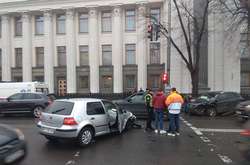 ДТП сталася на світлофорі на повороті з вулиці Грушевського на Шовковичну