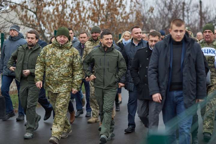 Зеленский открыл мост в Станице Луганской раньше «дедлайна»