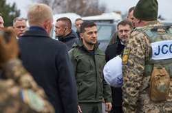 Зеленський про розведення по всій лінії розмежування: Зараз про це не говоримо