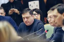 Чи була судимість за зґвалтування неповнолітньої? У «Слузі народу» пропонують призупинити членство Іванісова в партії та фракції