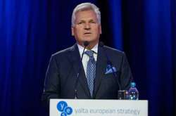 Александр Квасьневский отметил, что пока не слышал от самого Петра Порошенко информации о преследовании