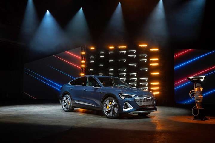 Появились фото нового электрокроссовера Audi