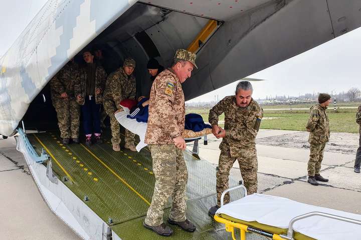 До реанімації Одеси доставили пораненого на Донбасі військового