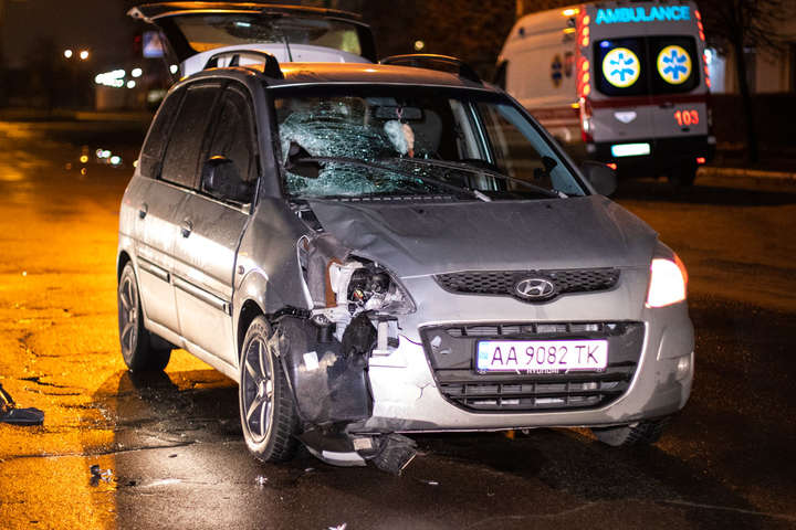 У Києві автомобіль на смерть збив жінку