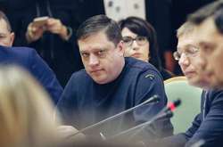 Была ли судимость за изнасилование несовершеннолетней? В «Слуге народа» предлагают приостановить членство Иванисова в партии и фракции