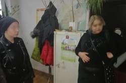 Правоохоронці доставили зловмисниць до відділку поліції