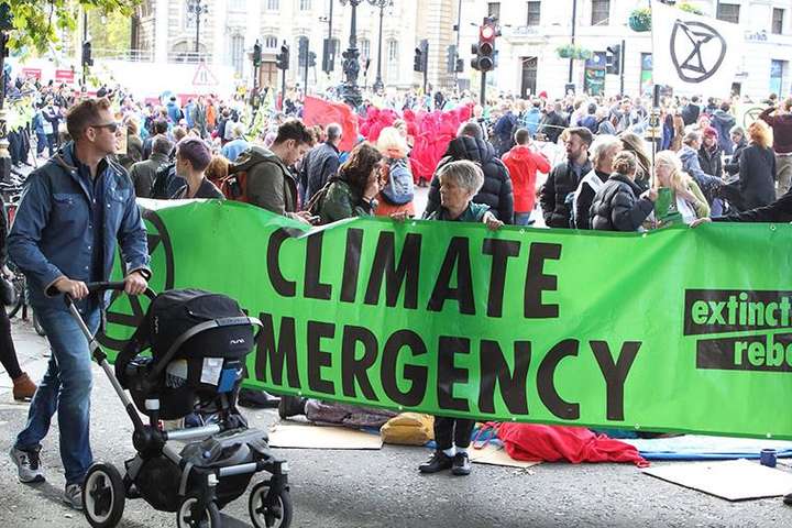 Оксфордський словник обрав climate emergency словом року