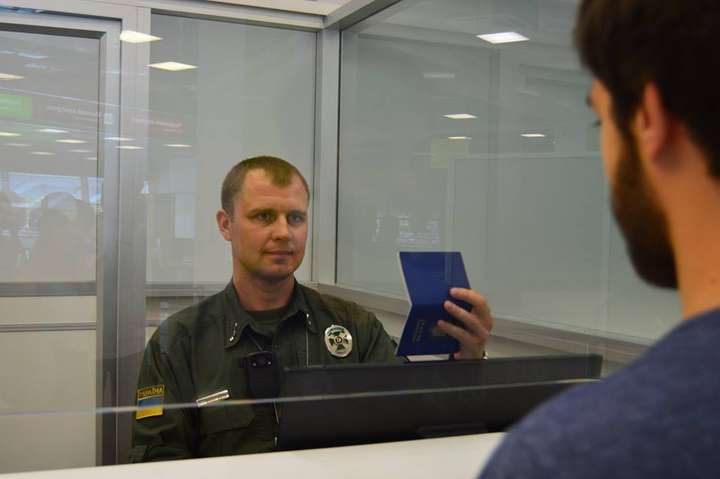 У «Борисполі» затримала іранця з підробленим паспортом іспанця 