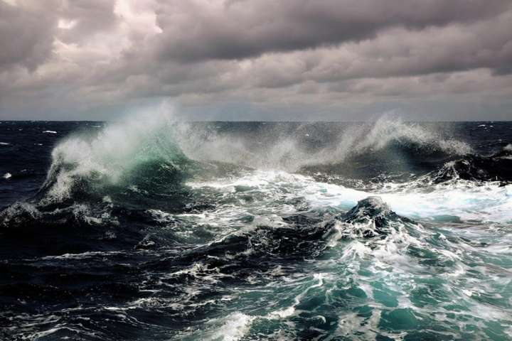 Рятувальники попередили про сильний шторм в Азовському морі 