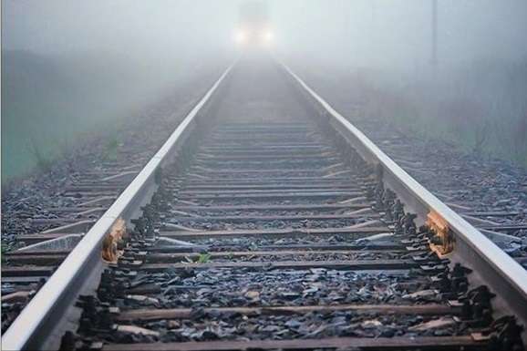 Трагедія на Київщині: потяг на смерть збив жінку