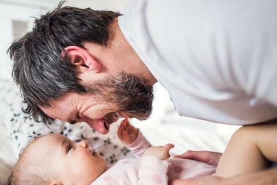 У батьківстві чоловіки почуваються щасливішими, ніж матері - дослідження